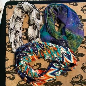 3 women’s neck infinity scarves like new!